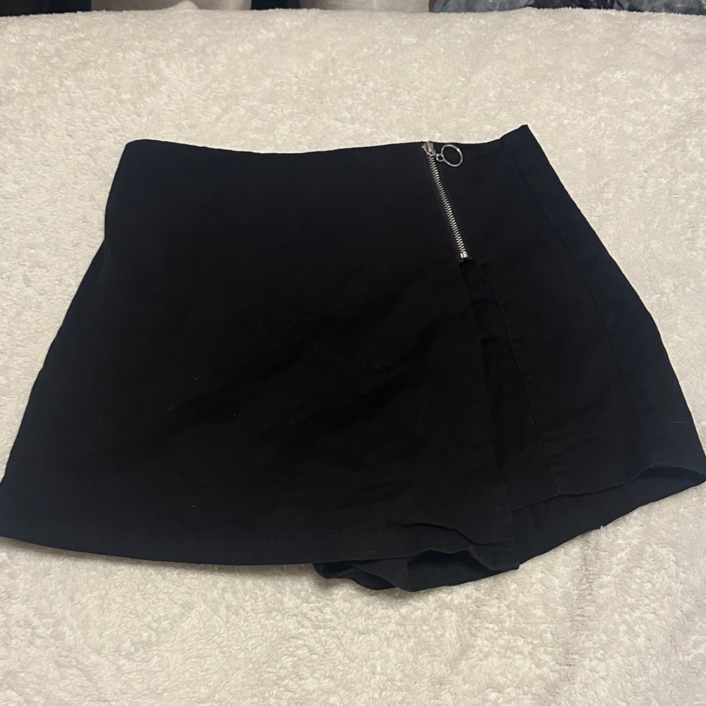 Forever 21 Black Skort with Zipper Accent